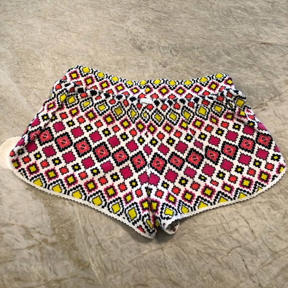 Kensie Terry Cloth Shorts - Aztec Print Size M - Picture 4 of 5
